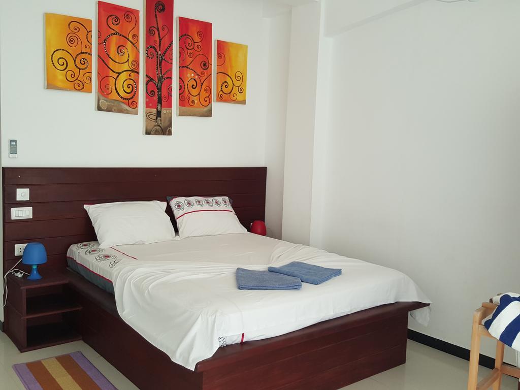 The Den Guest House Хіккадува Екстер'єр фото
