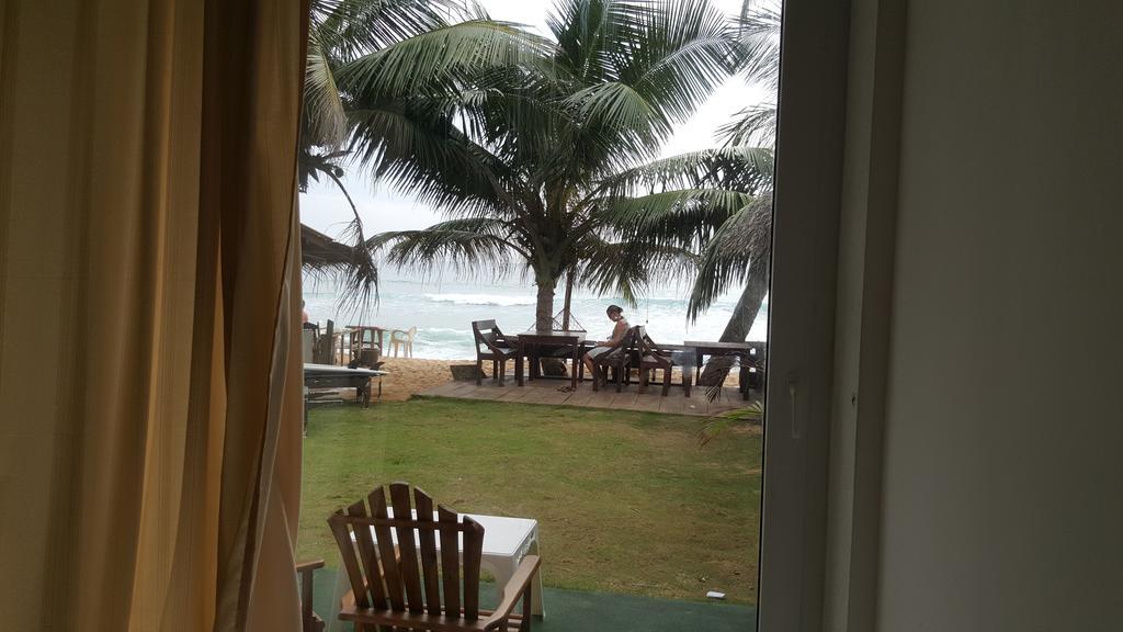 The Den Guest House Хіккадува Екстер'єр фото