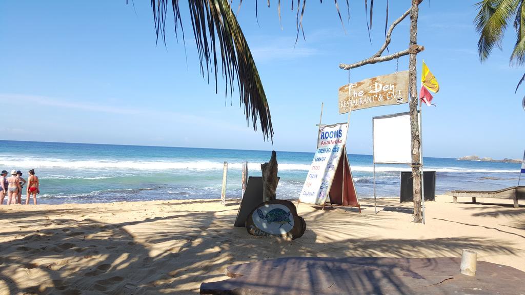 The Den Guest House Хіккадува Екстер'єр фото